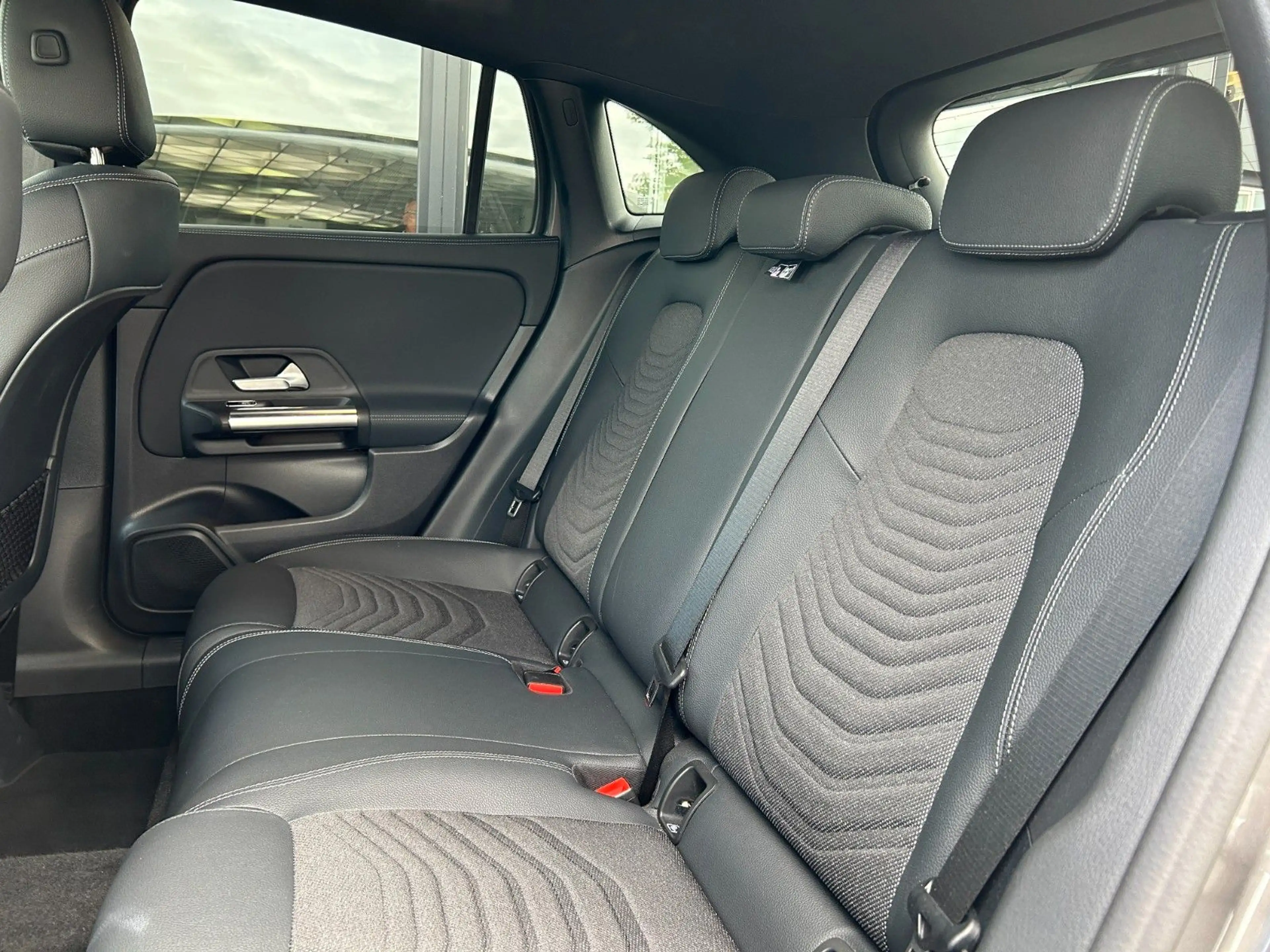 Mercedes-Benz GLA 200 EDITION Night, Multibeam, Memory, Keyles — photo 12