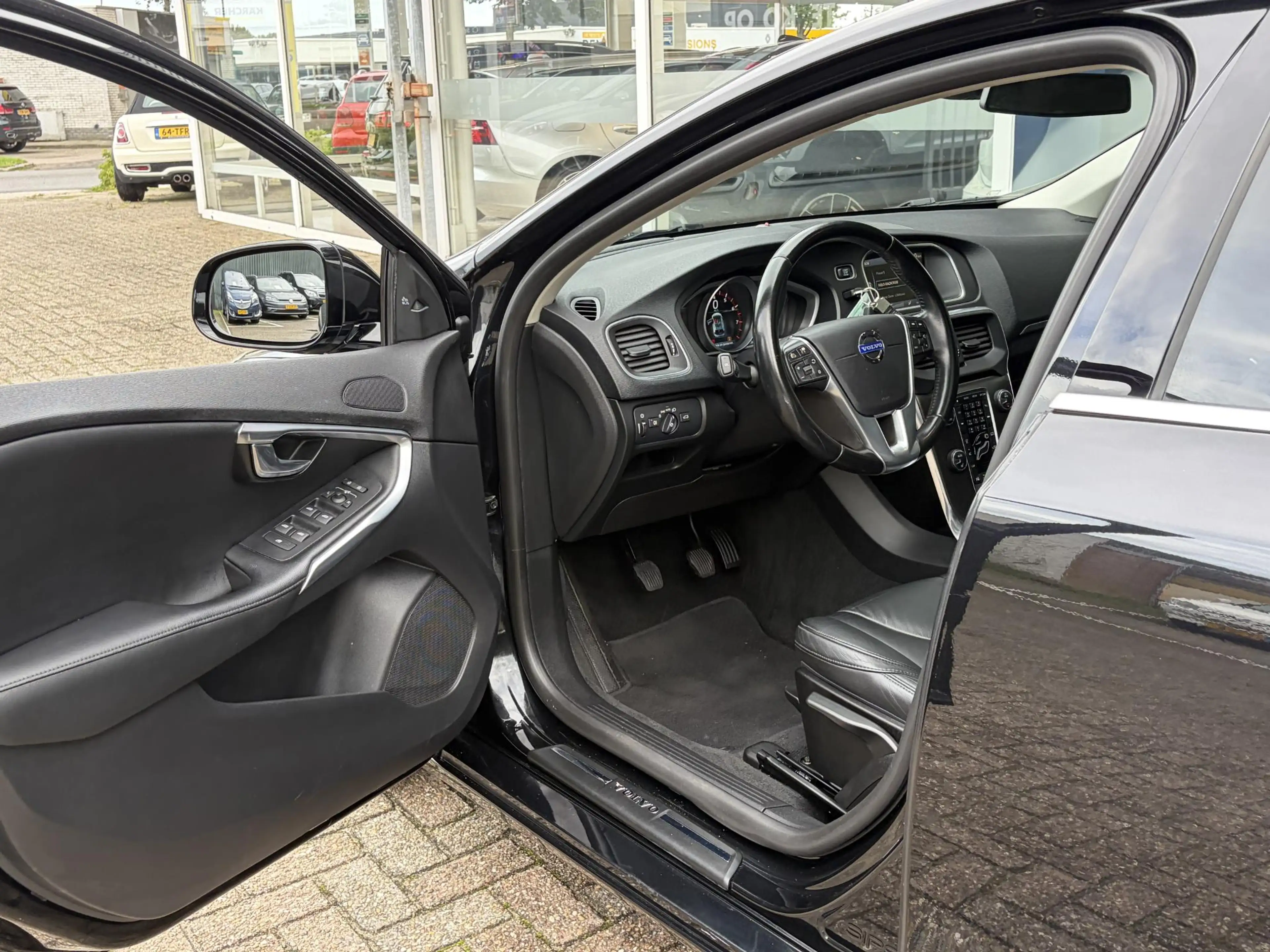 Volvo V40 1.6 T4 Summum / NL-Auto / Vol-Leder / Panodak / Ad — photo 10