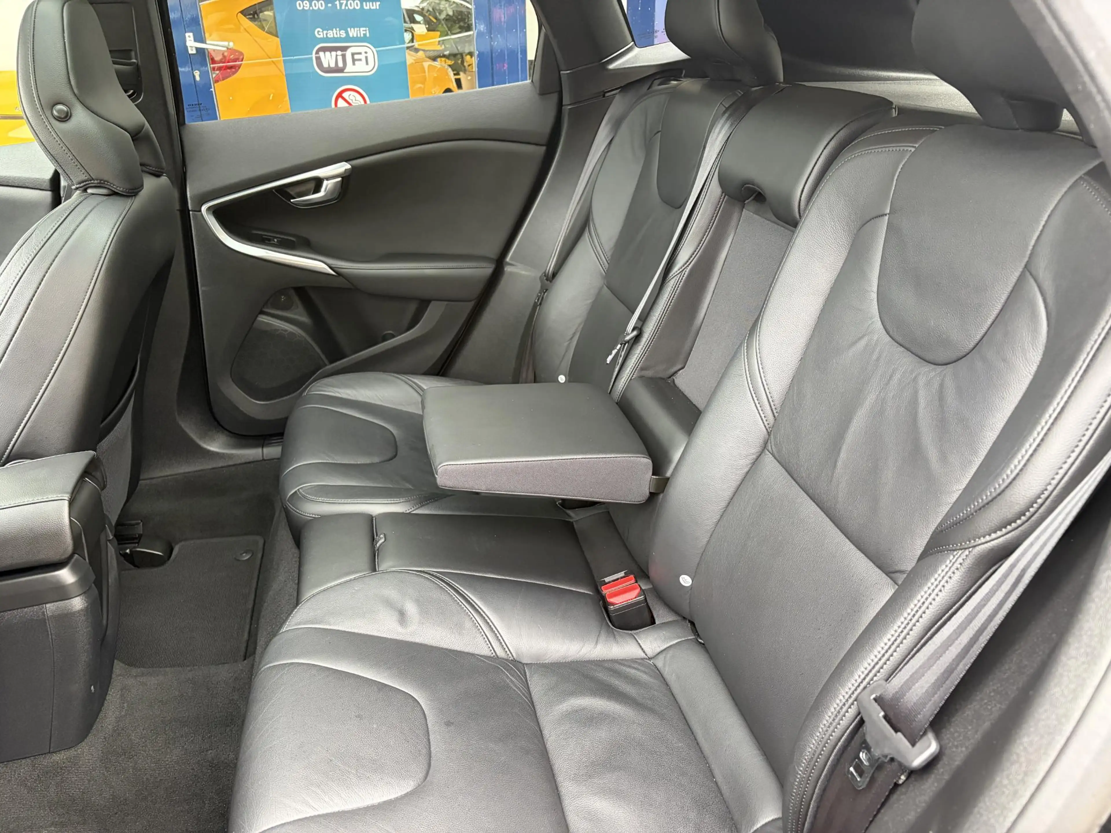 Volvo V40 1.6 T4 Summum / NL-Auto / Vol-Leder / Panodak / Ad — photo 14