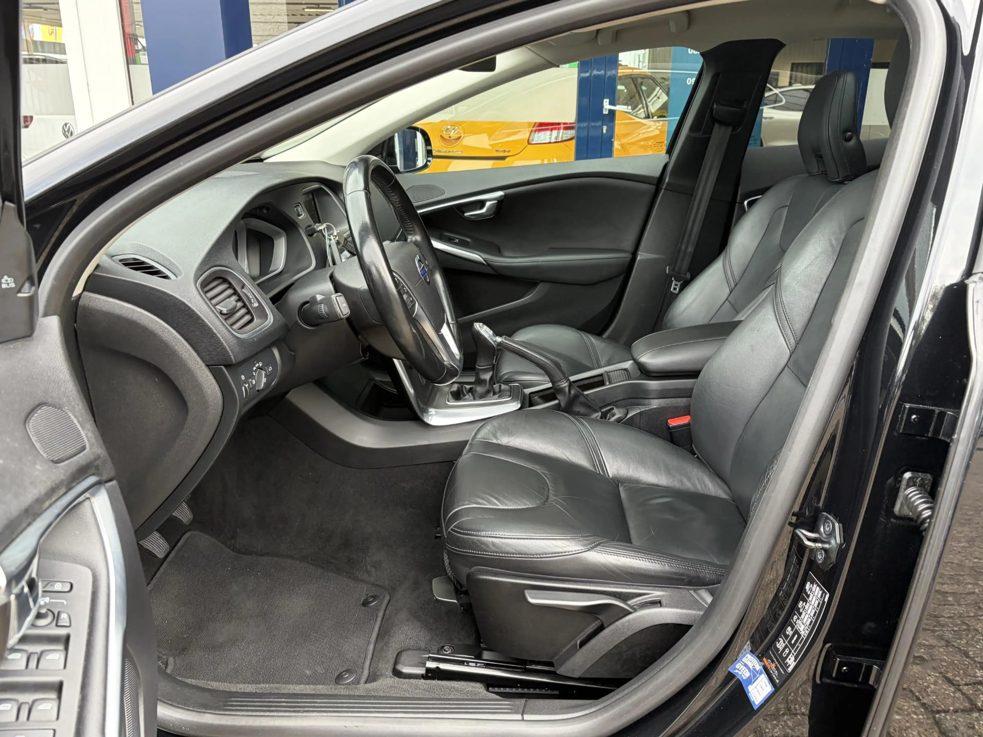 Volvo V40 1.6 T4 Summum / NL-Auto / Vol-Leder / Panodak / Ad — photo 11