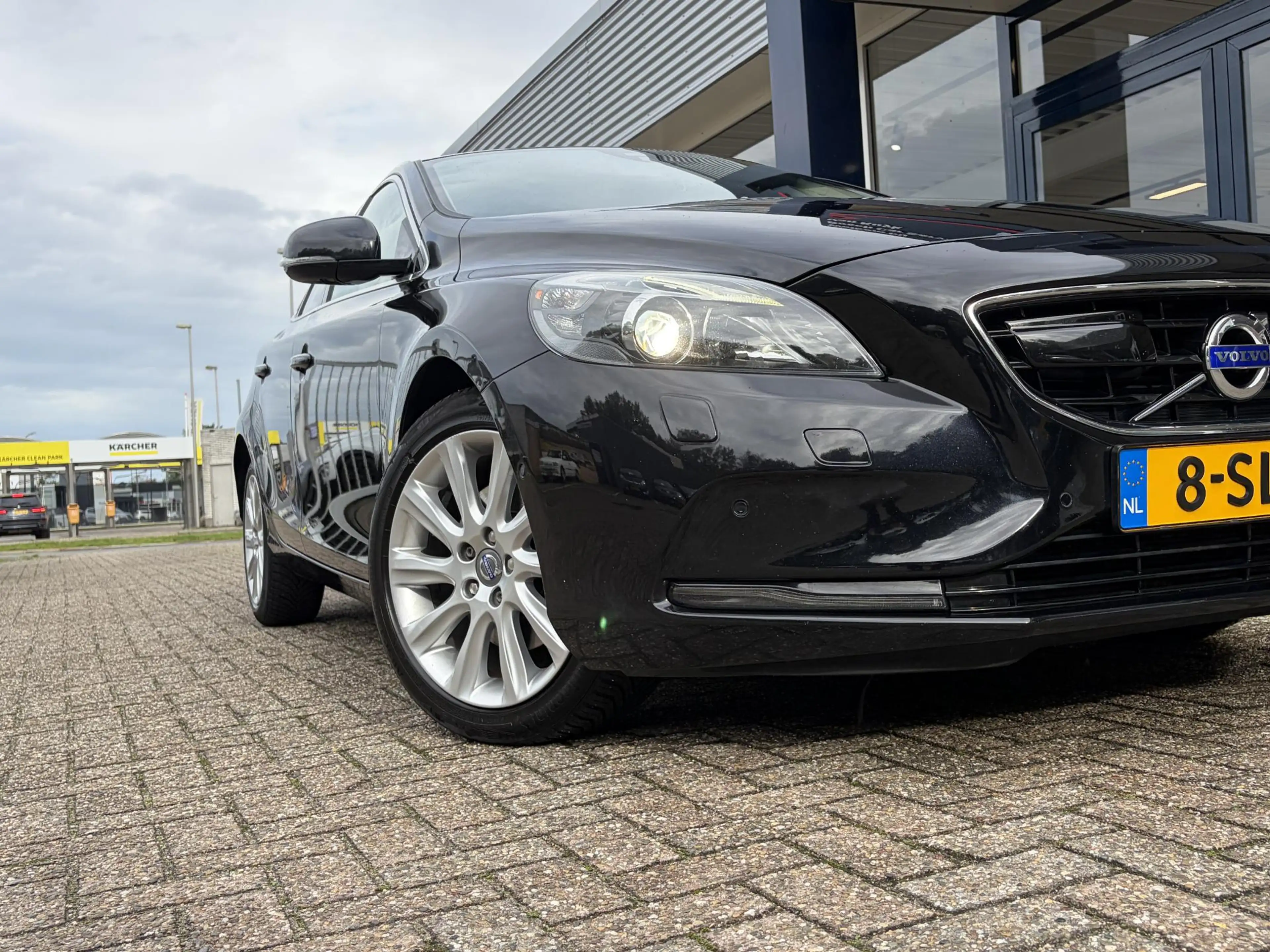 Volvo V40 1.6 T4 Summum / NL-Auto / Vol-Leder / Panodak / Ad — photo 9