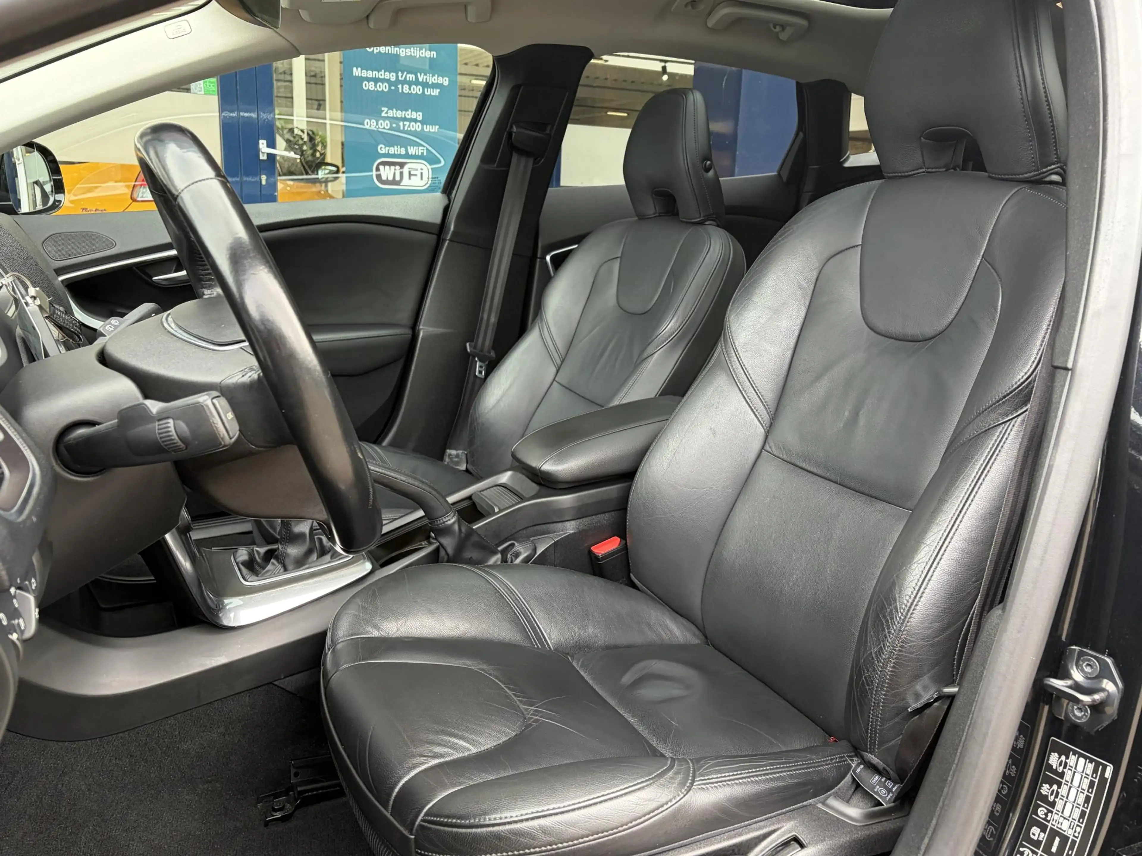 Volvo V40 1.6 T4 Summum / NL-Auto / Vol-Leder / Panodak / Ad — photo 12