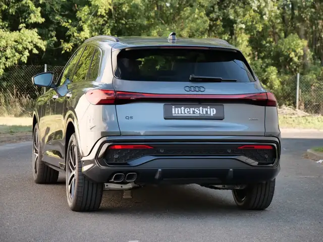 Audi Q5 view 4