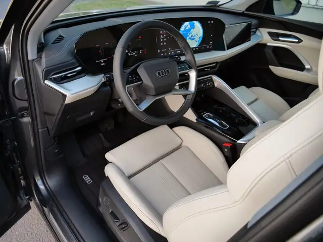 Audi Q5 view 15