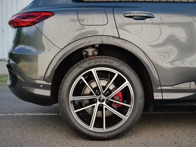 Audi Q5 view 13