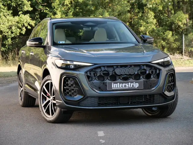 Audi Q5 view 3