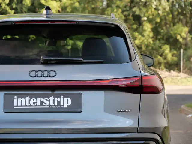 Audi Q5 view 10