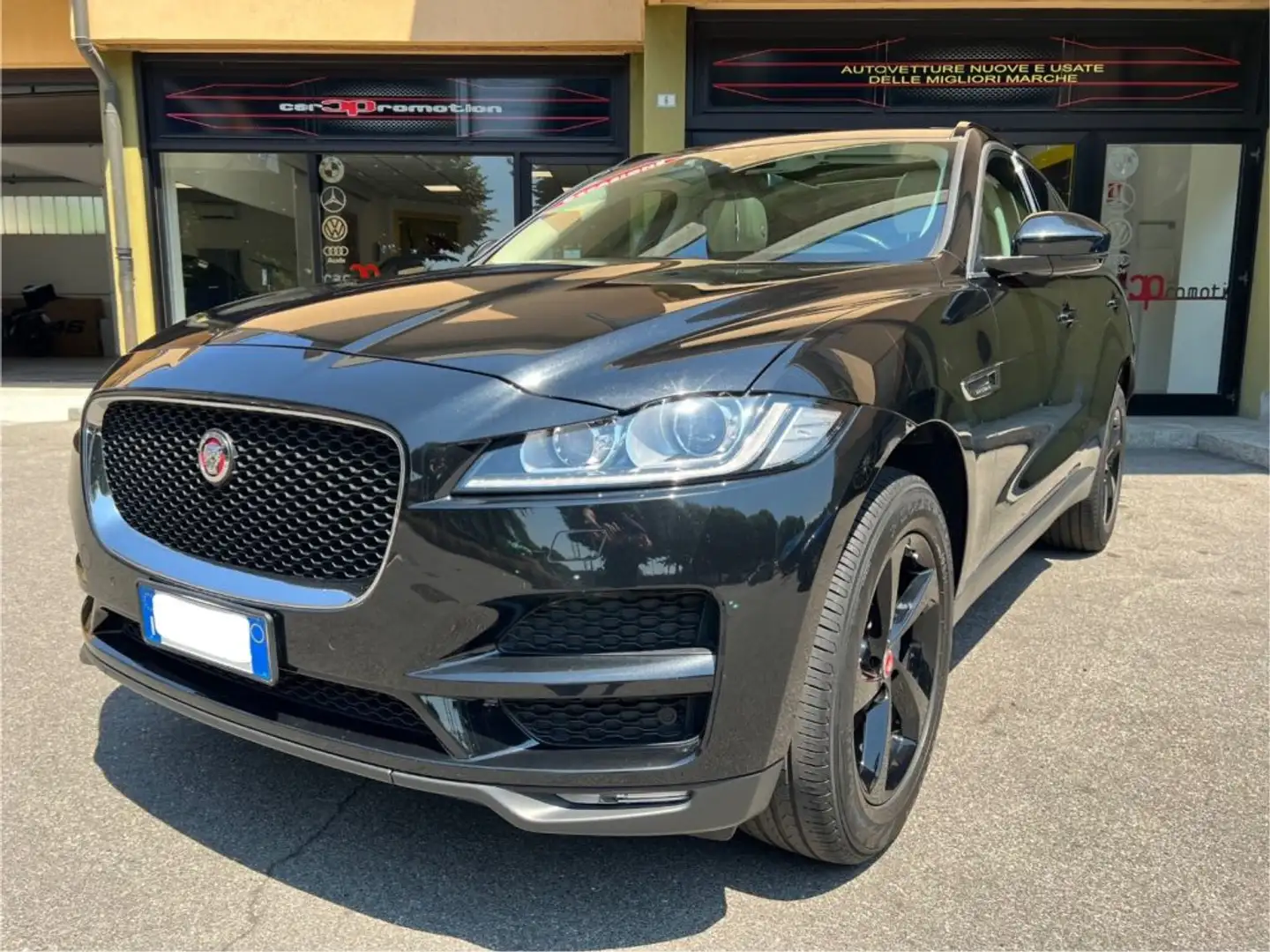 Jaguar F-Pace 2.0 D 180 CV AWD Prestige Nero - 1