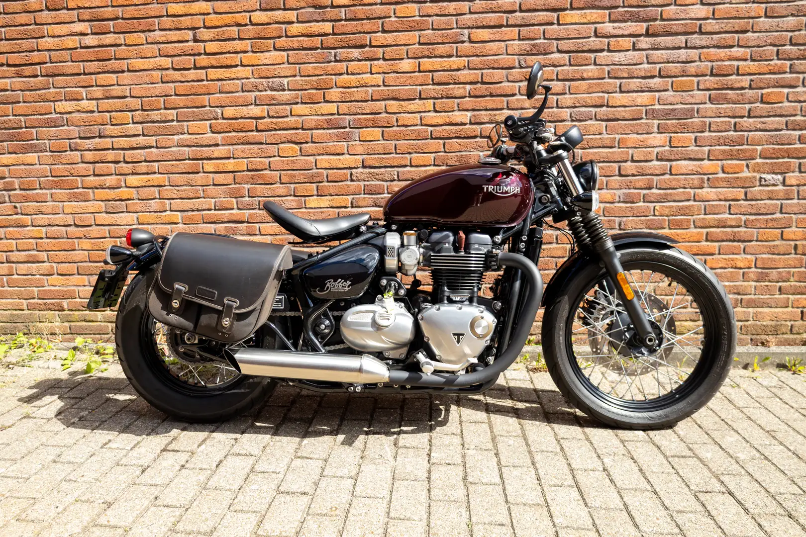 Triumph Bonneville Bobber Morello red Piros - 2