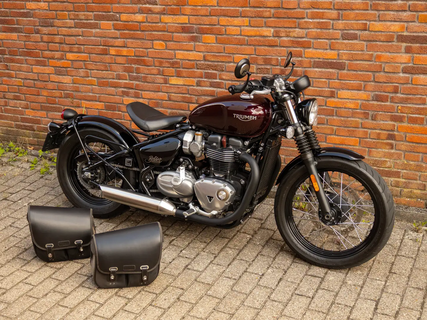 Triumph Bonneville Bobber Morello red Piros - 1