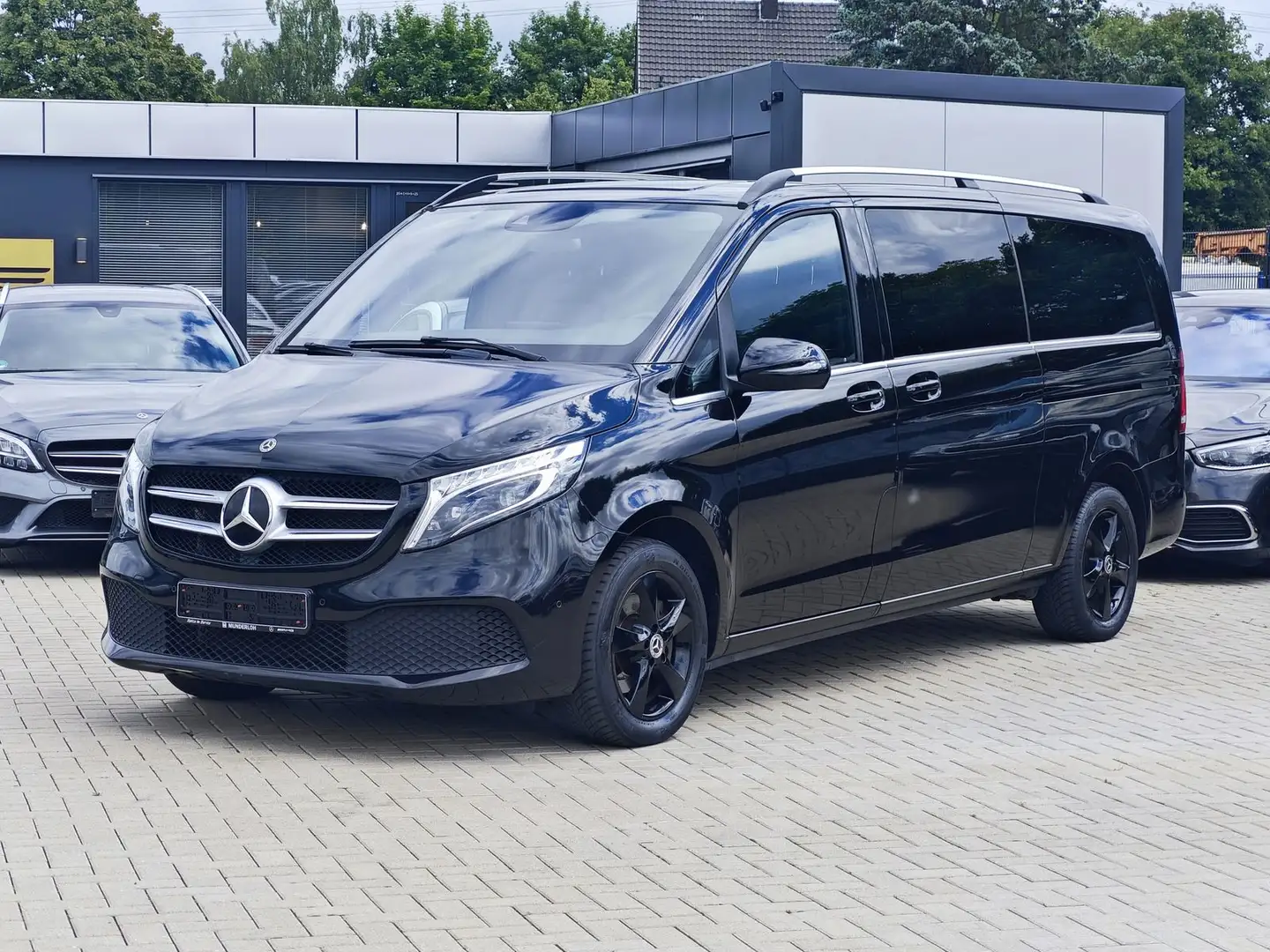 Mercedes-Benz V 250 d AVANTGARDE extralang 8 Sitzer AHK Cam Schwarz - 1