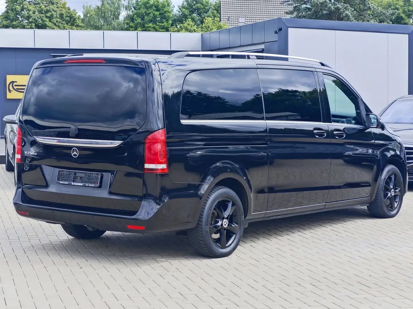 Mercedes-Benz V 250 d AVANTGARDE extralang 8 Sitzer AHK Cam Schwarz - 2