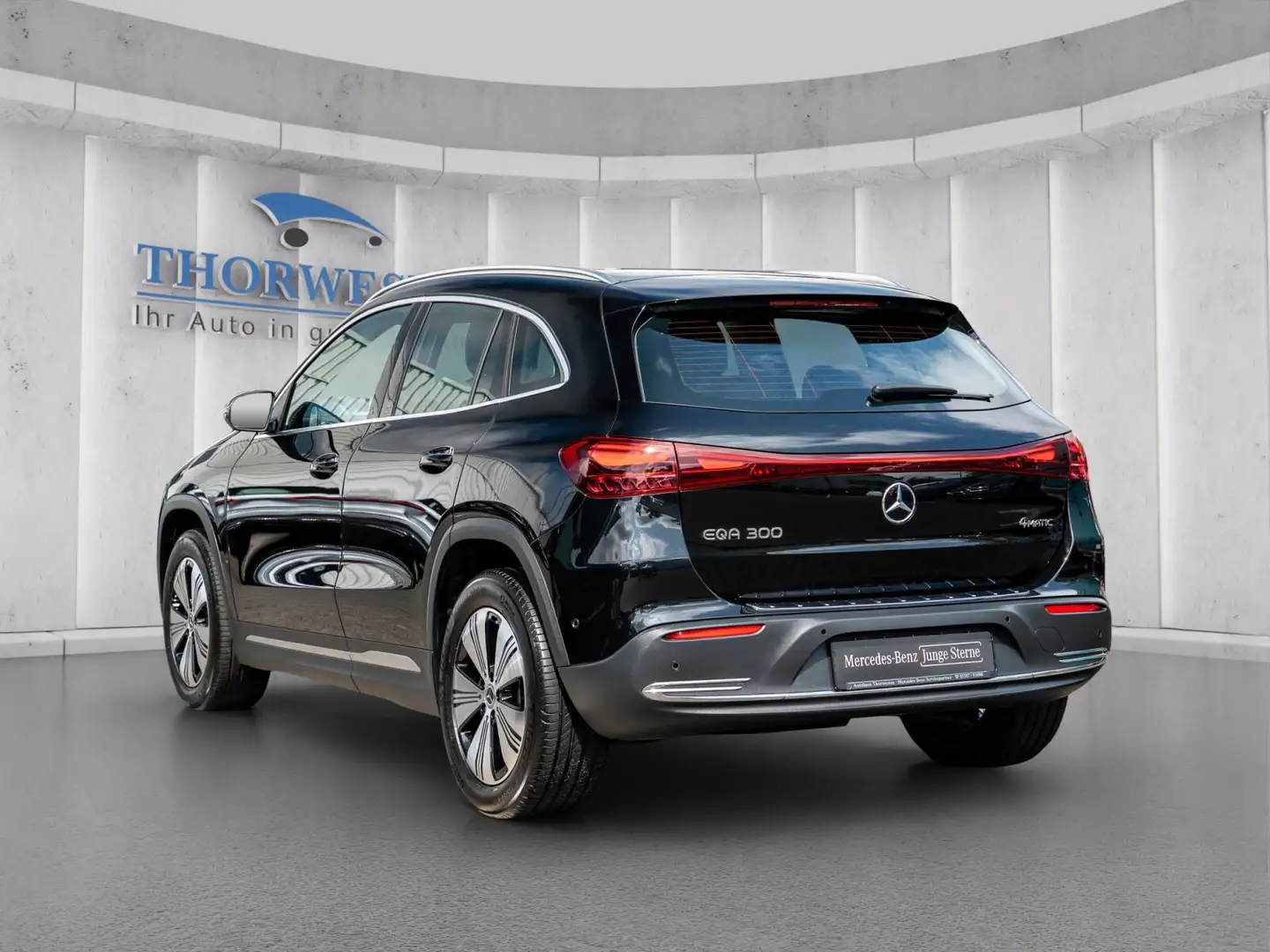 Mercedes-Benz EQA 300 EQA 300 4MATIC Progressive Schwarz - 2
