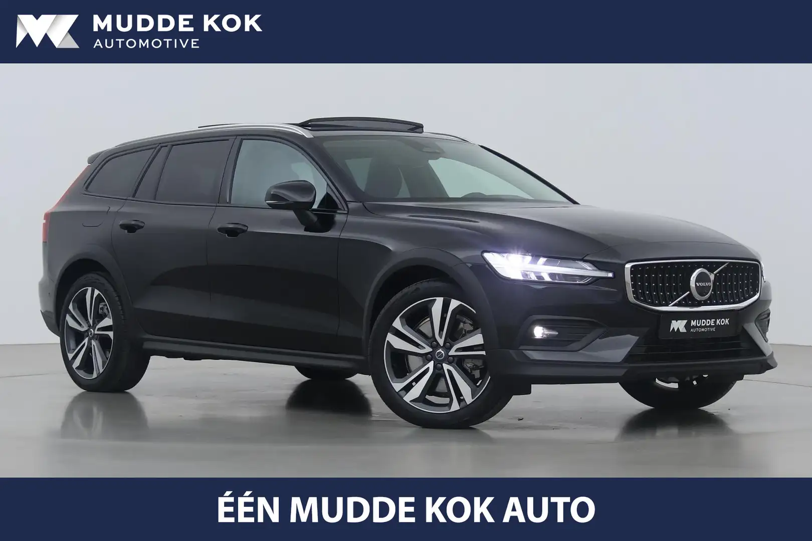 Volvo V60 Cross Country B5 AWD Ultimate Bright | Trekhaak | 360° Camera | Černá - 1