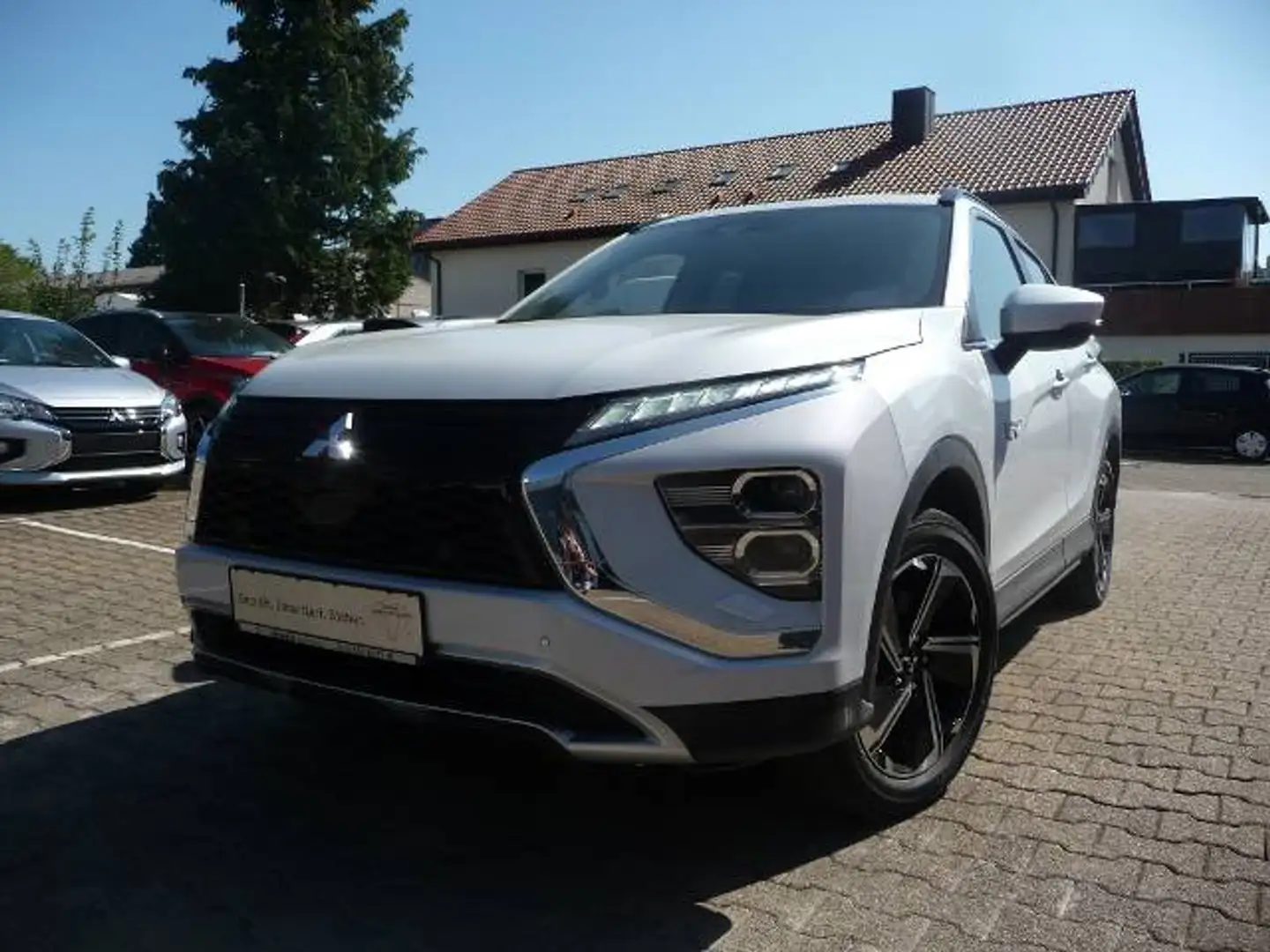 Mitsubishi Eclipse Cross Plug-in Hybrid BASIS 2.4 MIVEC 4WD Blanc - 1