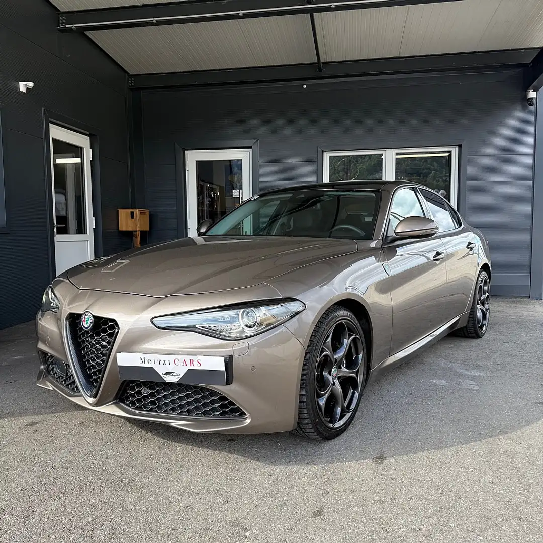 Alfa Romeo Giulia Super 2,2 RWD Grau - 1