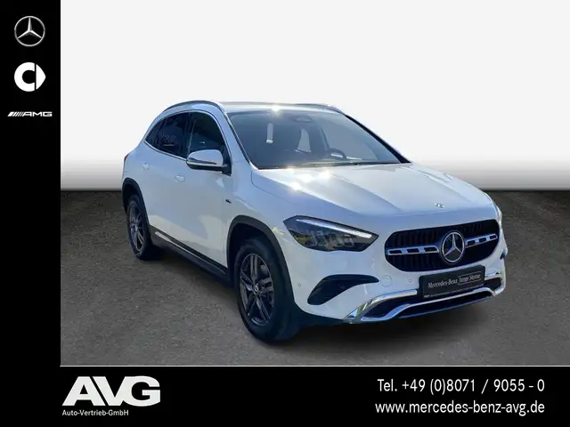 Mercedes-Benz GLA view 3