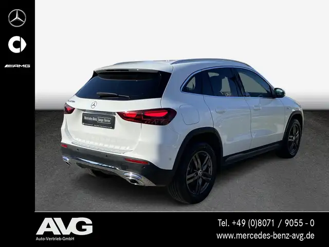 Mercedes-Benz GLA view 4