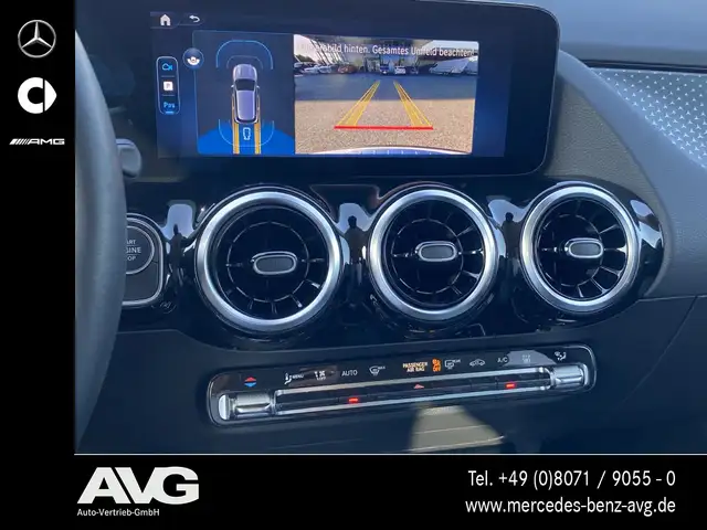 Mercedes-Benz GLA view 11