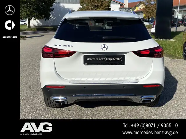 Mercedes-Benz GLA view 5