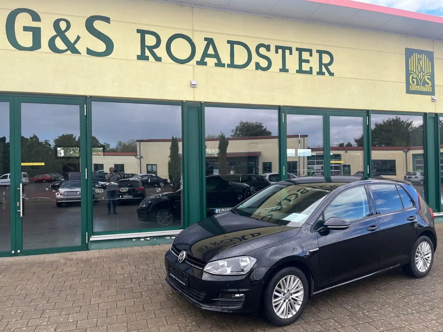 Volkswagen Golf 1.2 TSI DSG BMT CUP TÜV 07/27, Scheckheft Schwarz - 1