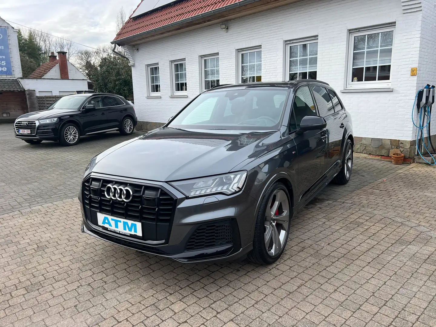 Audi Q7 60 TFSi e Quattro PHEV S line  Tip./NP 119000 Euro siva - 2