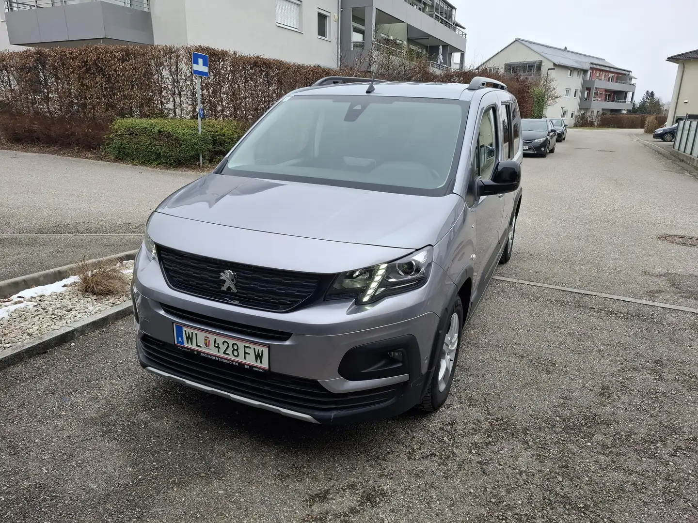 Peugeot e-Rifter Rifter Lang GT Batterie 50kWH GT Silber - 1