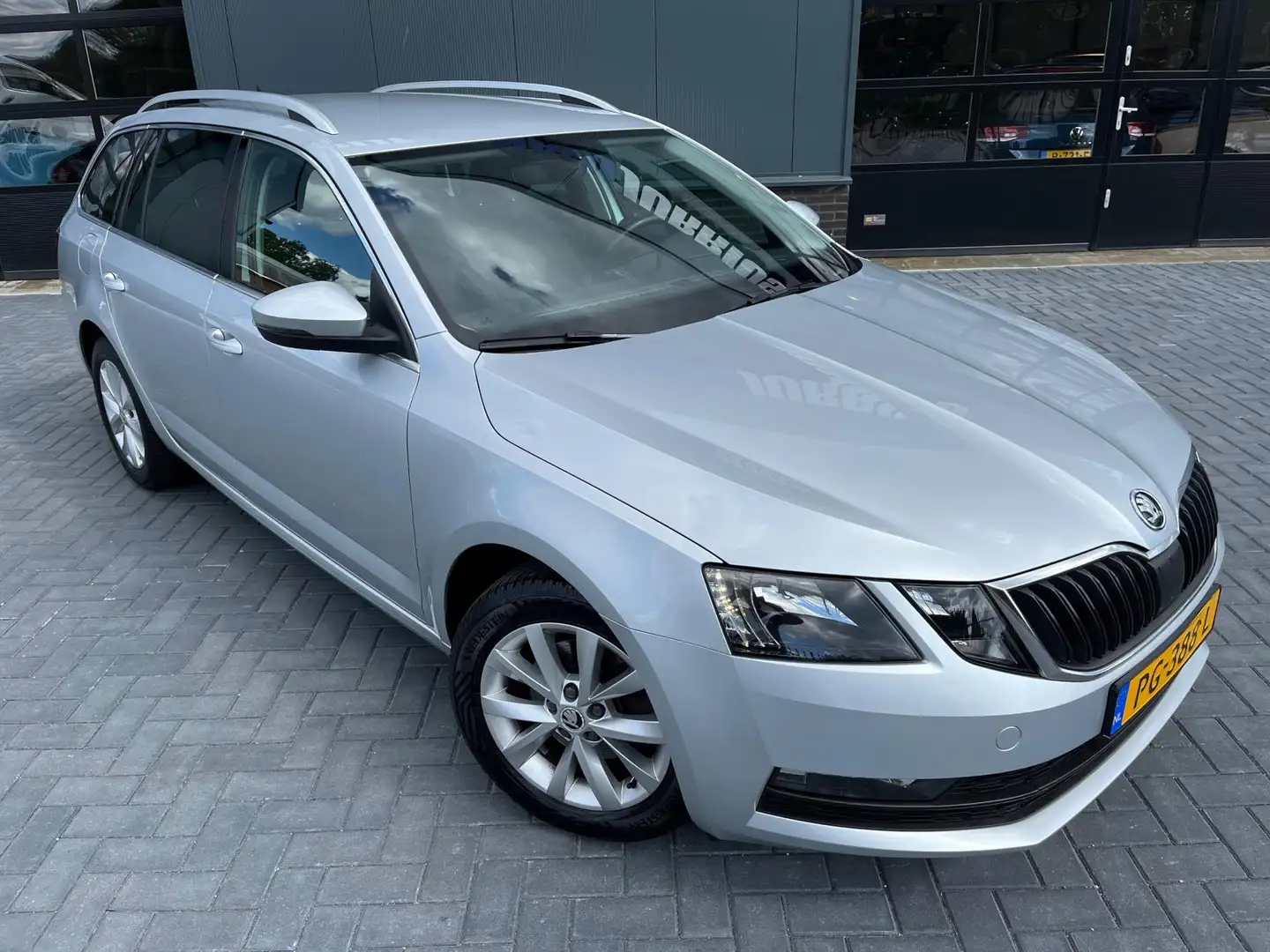 Skoda Octavia Combi 1.0 TSI Greentech Ambition Business NL.Auto/ Gris - 2