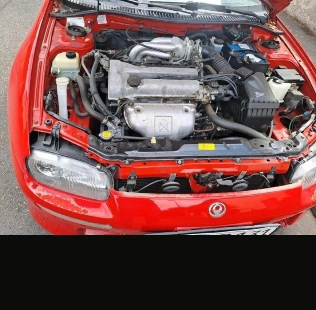 Mazda 323 Coupé Rot - 2