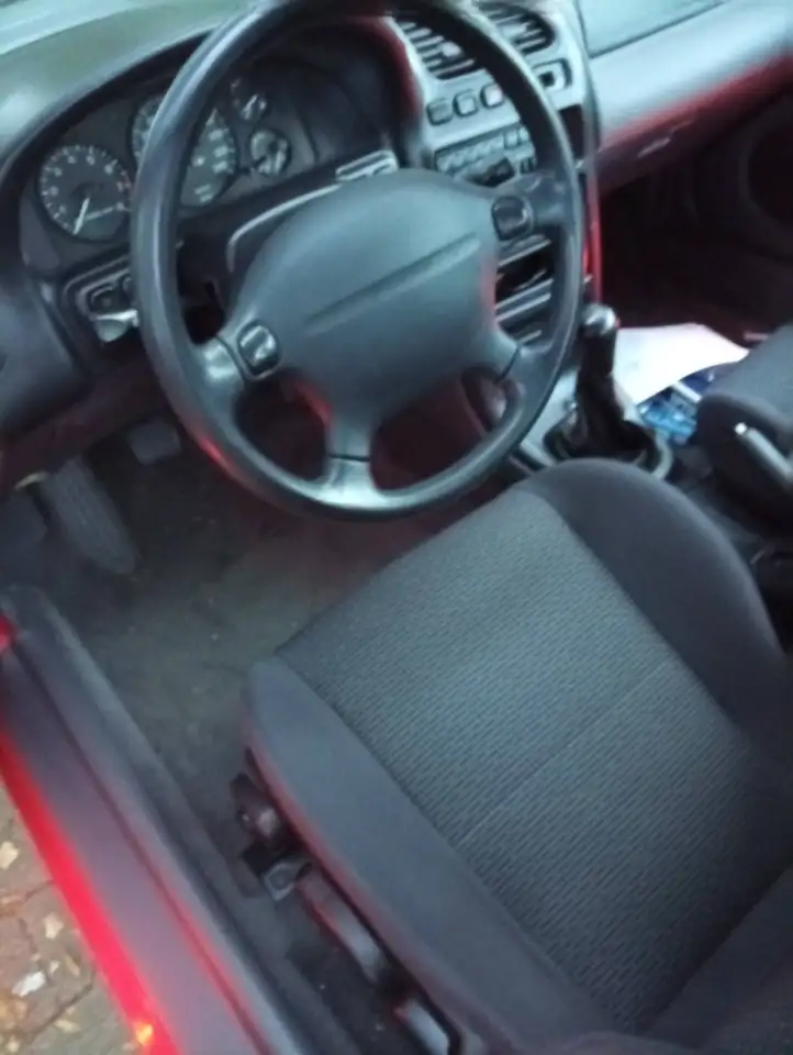 Mazda 323 Coupé, foto 4