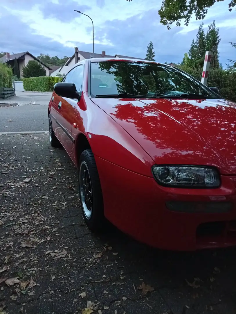 Mazda 323 Coupé Rot - 1