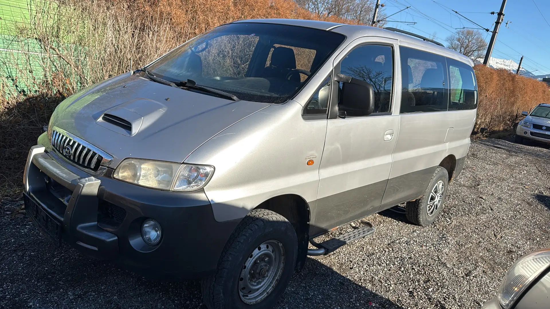 Hyundai H-1 H-1 Starex 2.5 TD 4x4 Grau - 1