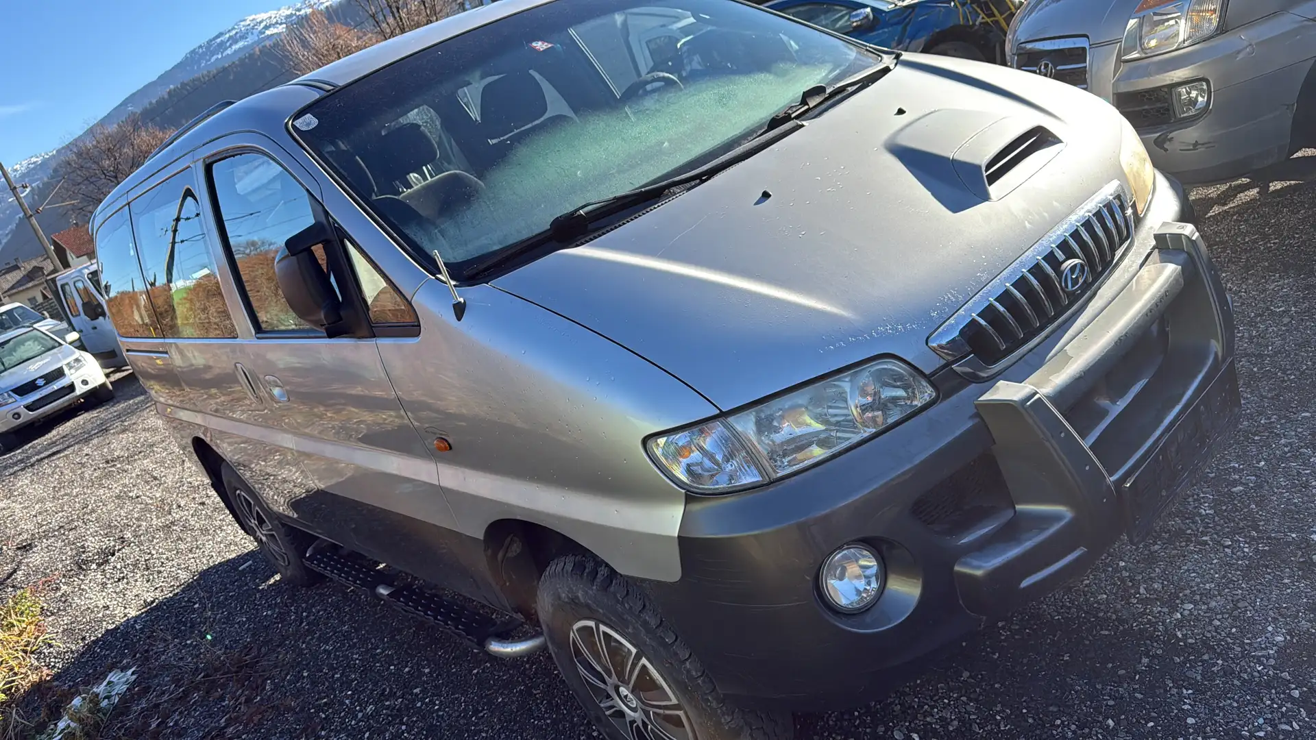 Hyundai H-1 H-1 Starex 2.5 TD 4x4 Grau - 2