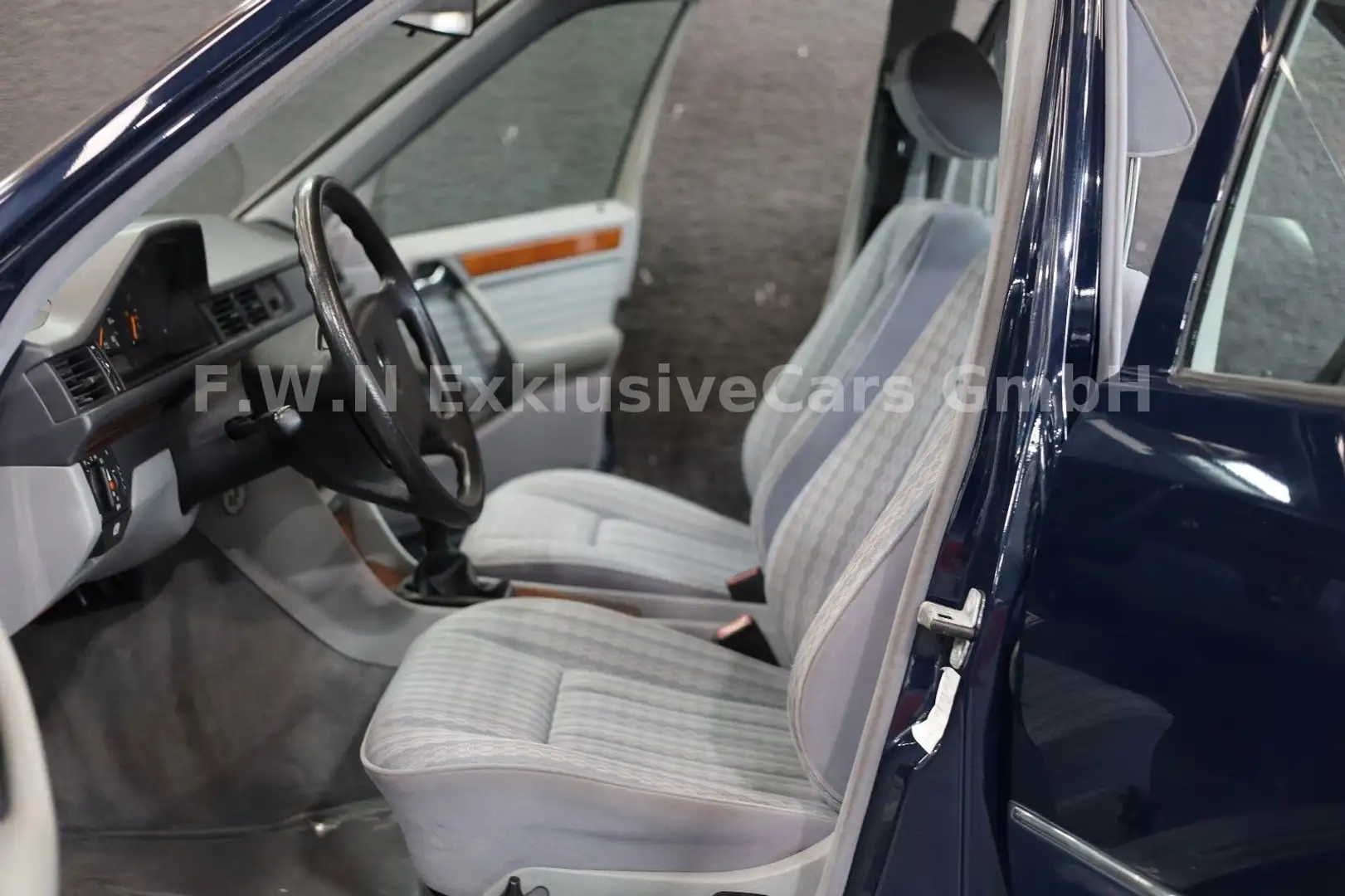 Mercedes-Benz E 200 d W124 *Oldtimer*H-Kennzeichen*Kein Rost* Albastru - 2