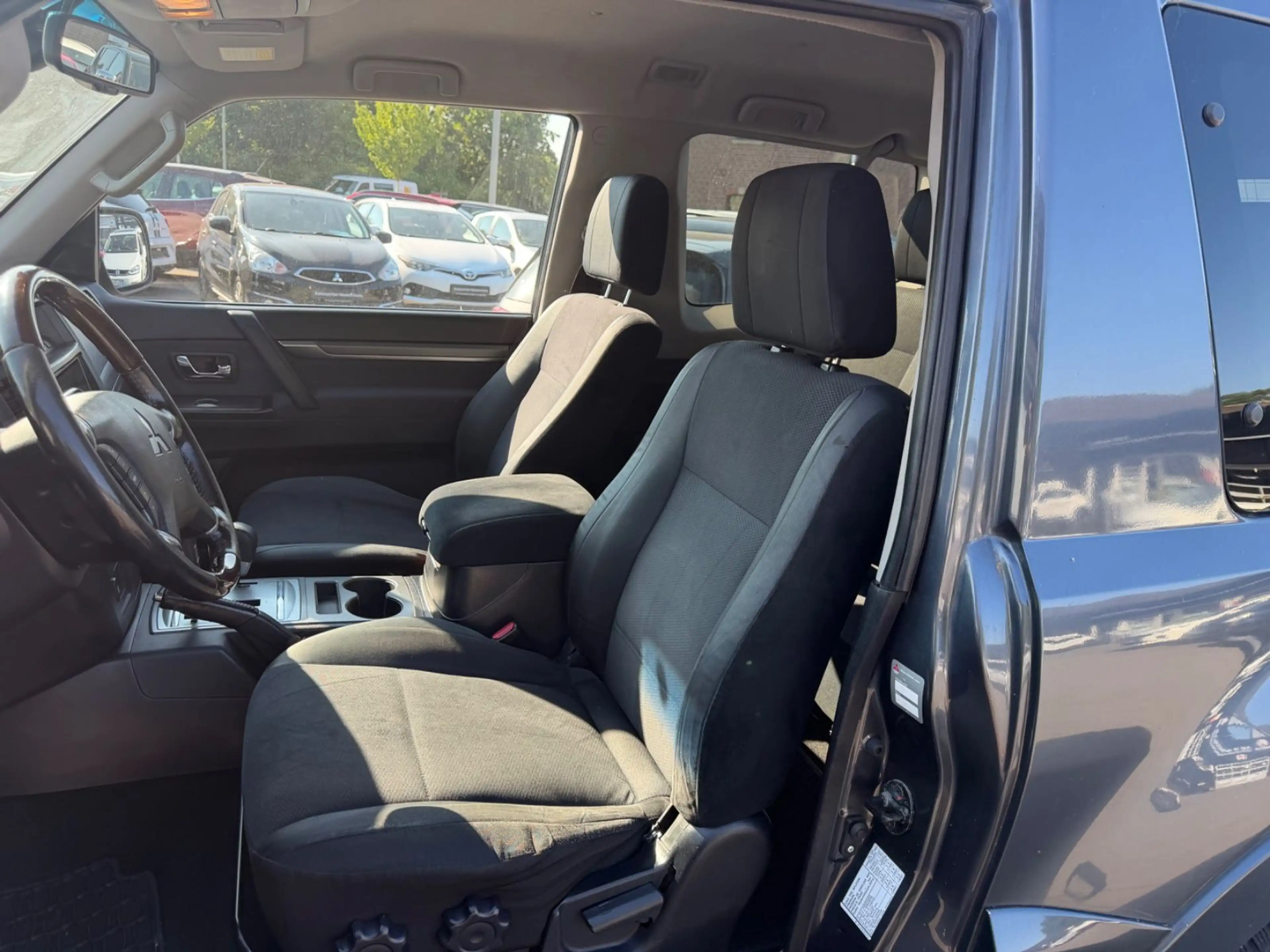 Mitsubishi Pajero 3.2 DI-D Intense — photo 4