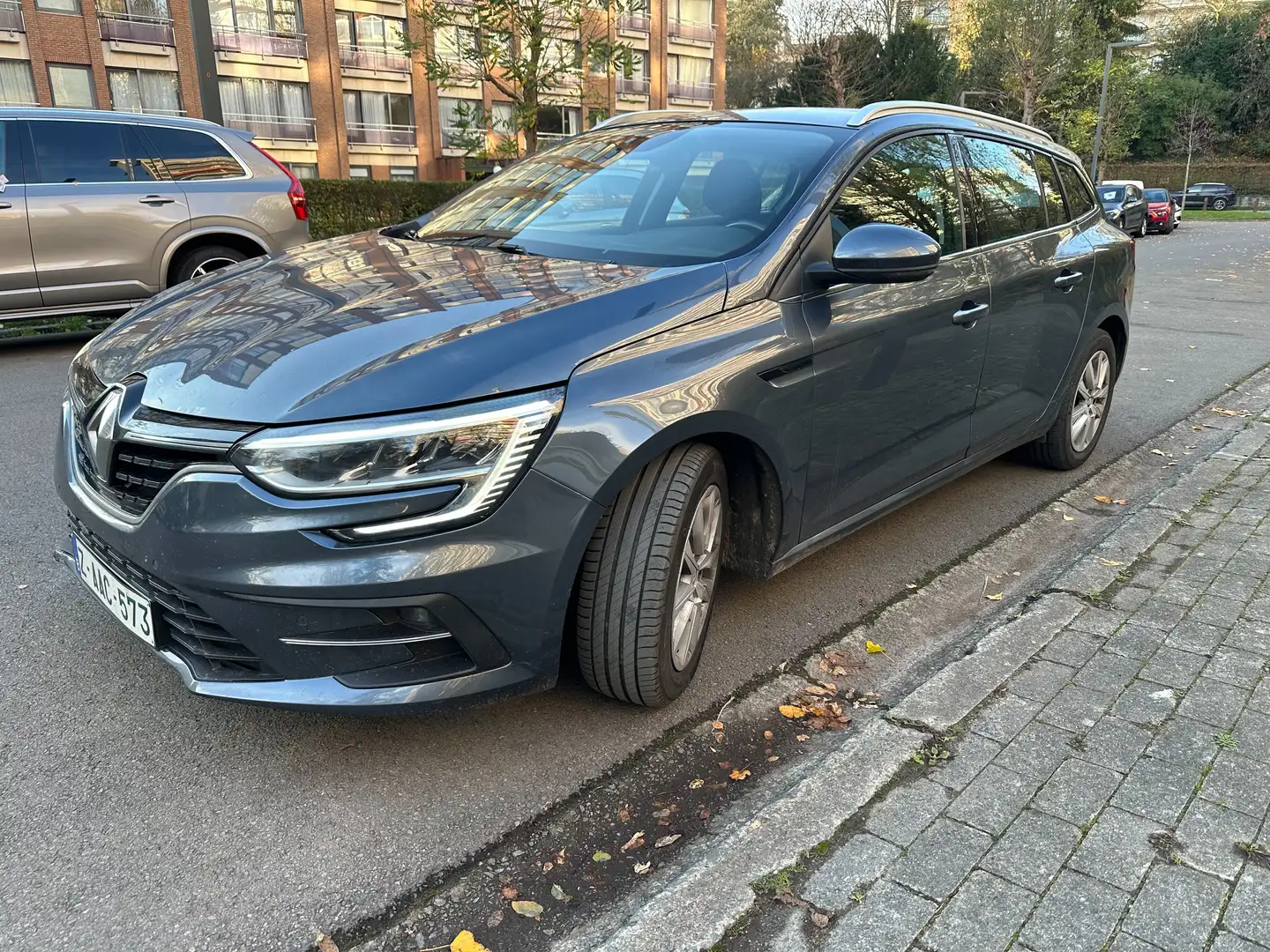 Renault Megane Mégane 1.5 Blue dCi 10.867 € HTVA Grijs - 1