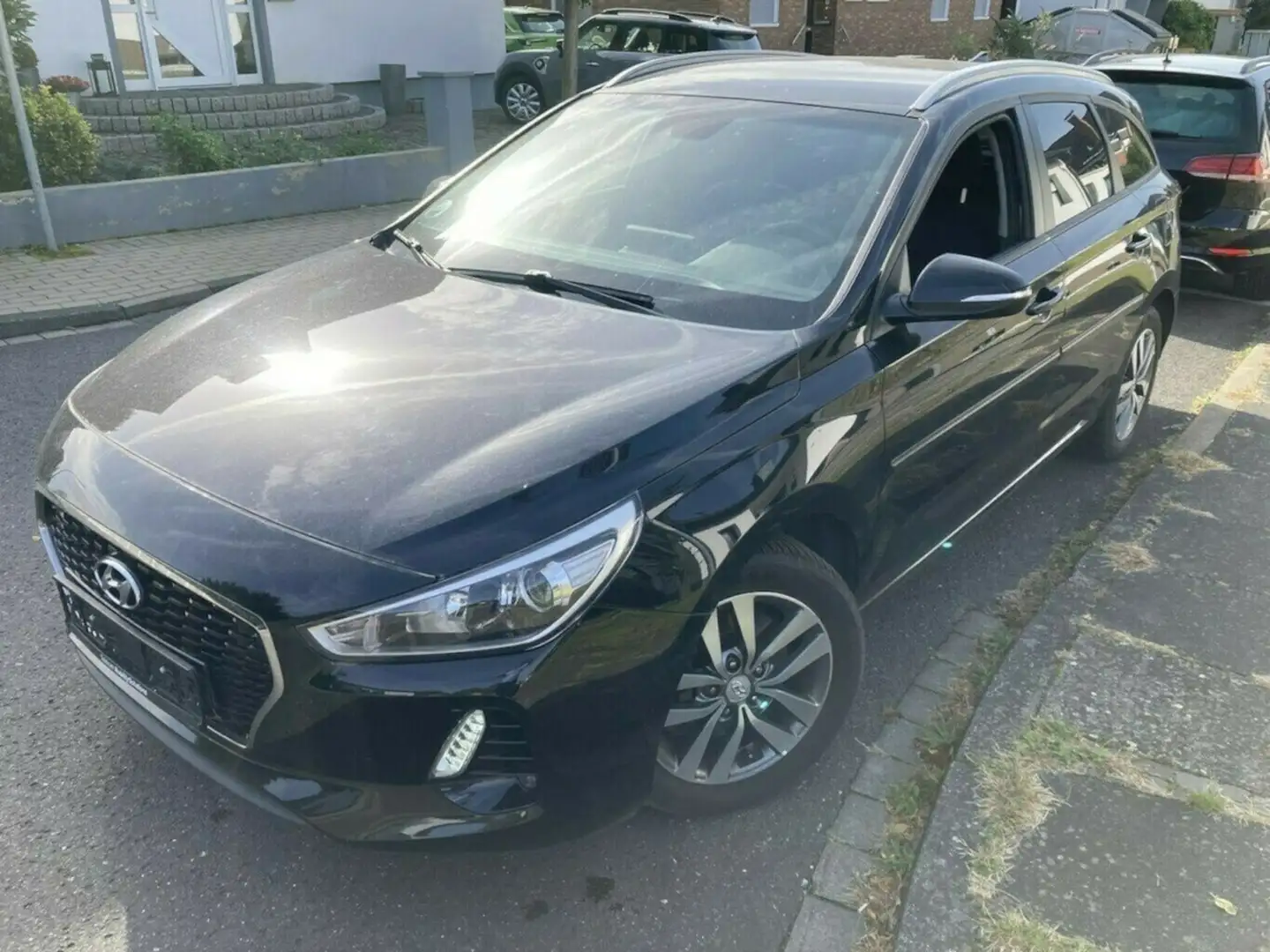 Hyundai i30 1.6CRDi Aut.Navi.Klima.Temp.Kam.SHZ.GARANTIE Noir - 1