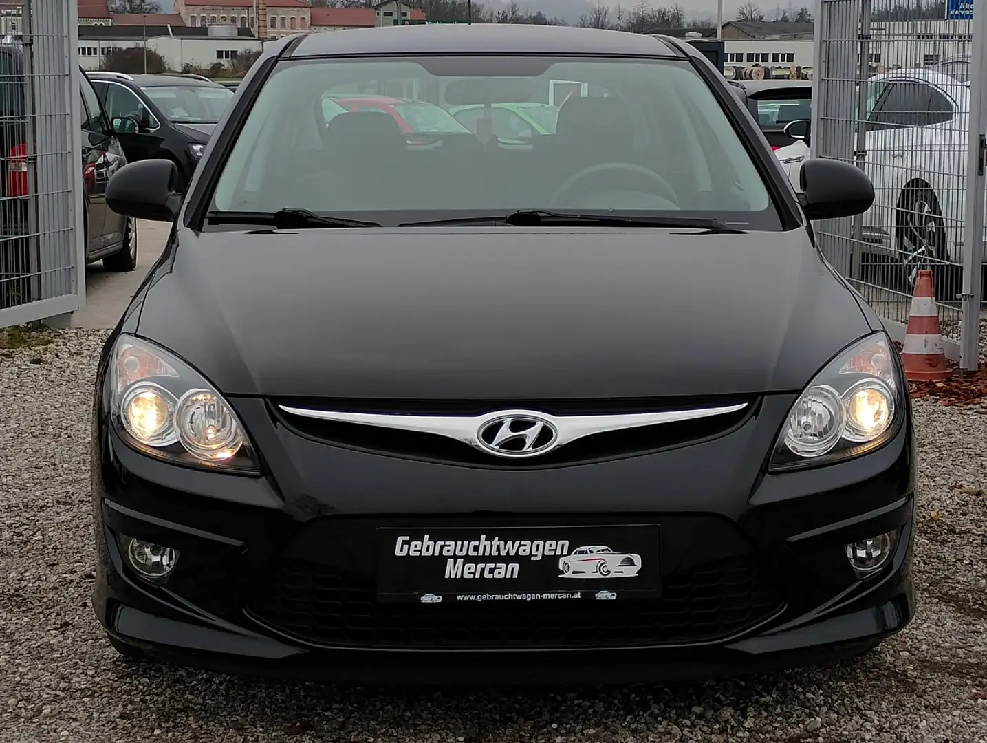 Hyundai i30 1,4 CVVT Easy Schwarz - 2