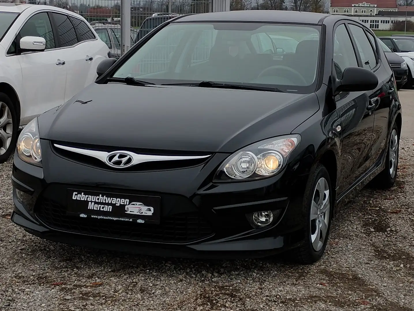 Hyundai i30 1,4 CVVT Easy Schwarz - 1