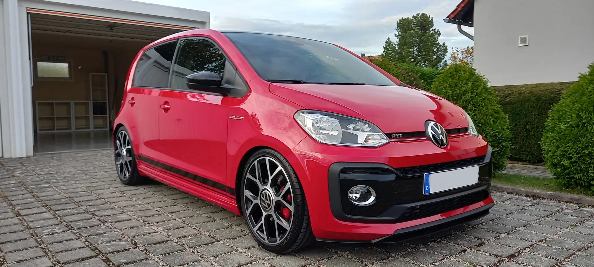 Volkswagen up! up! GTI crvena - 1