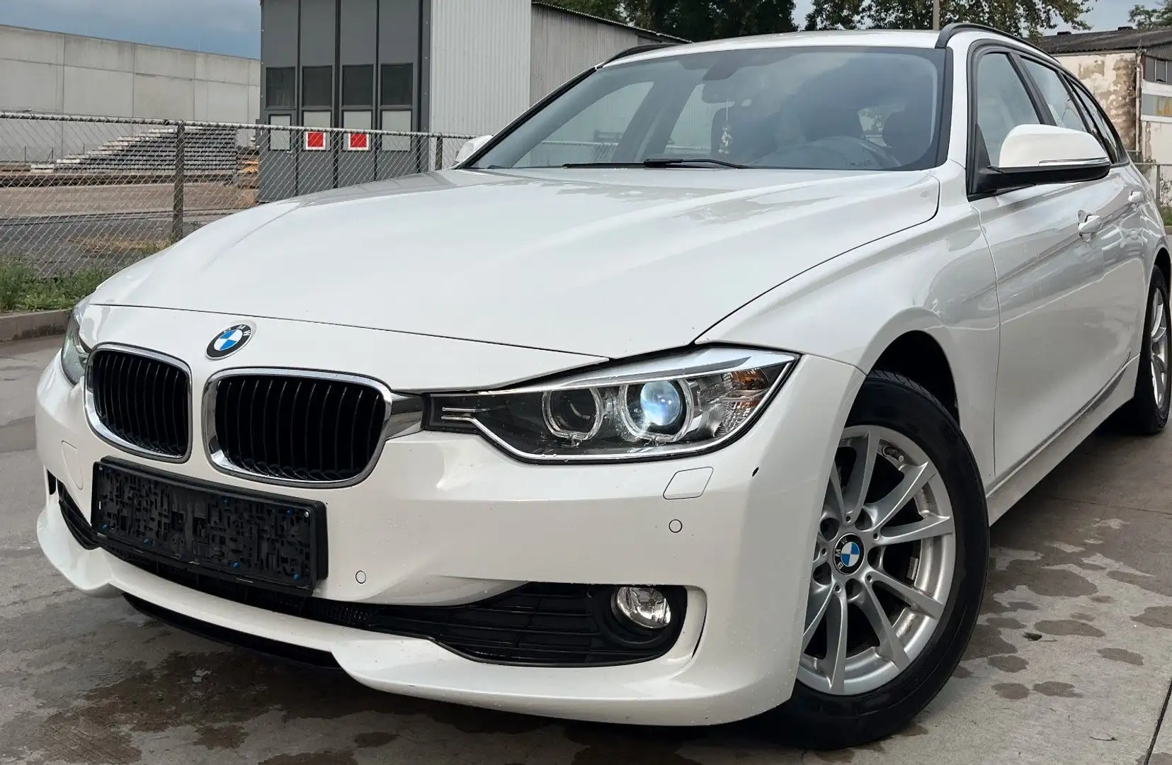 BMW 318 d Touring XENON NAVI PDC KAMERA AHK 2.HAND Wit - 1