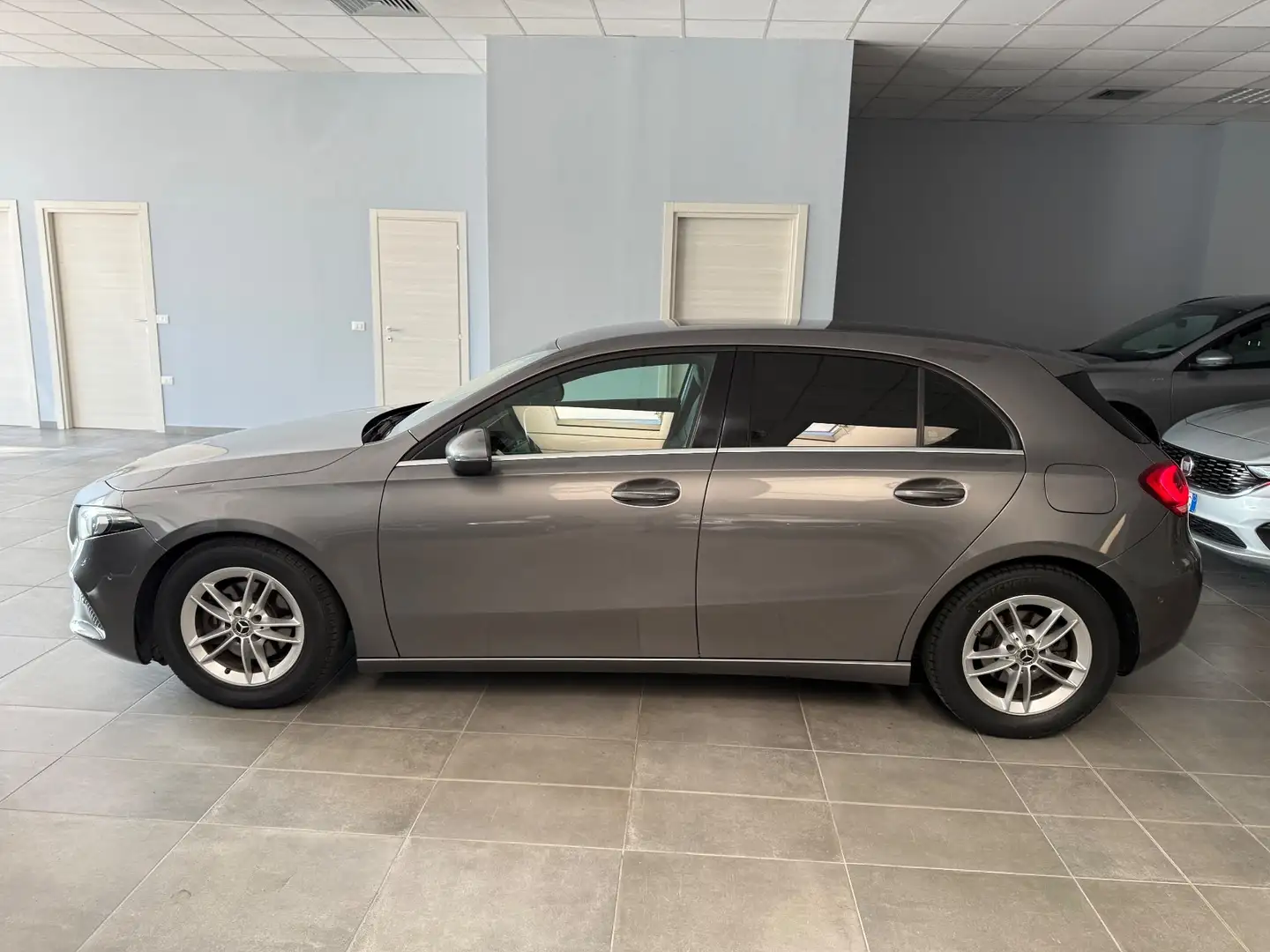 Mercedes-Benz A 180 A 180 d Automatic Business Extra Gris - 2
