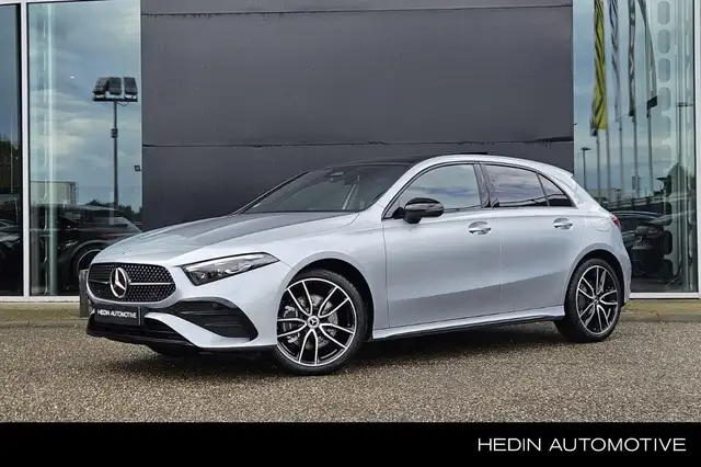 Mercedes-Benz A 140 A 250e Automaat Year Edition AMG | Panoramadak | N