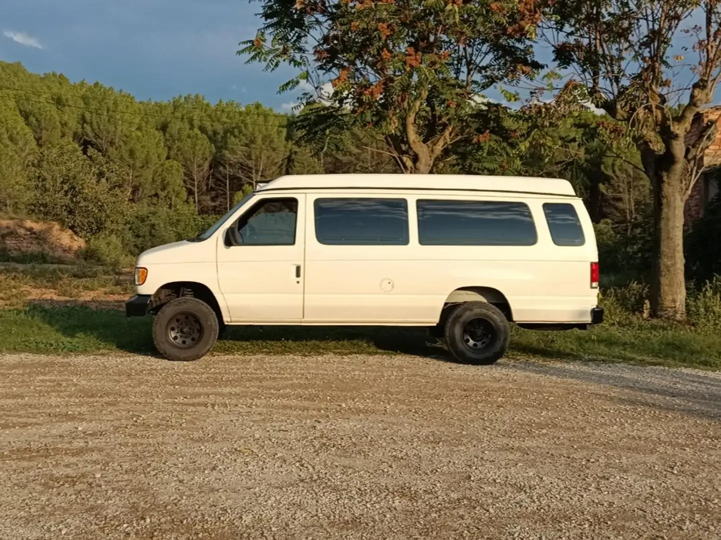 Ford Econoline e250 camper - 1
