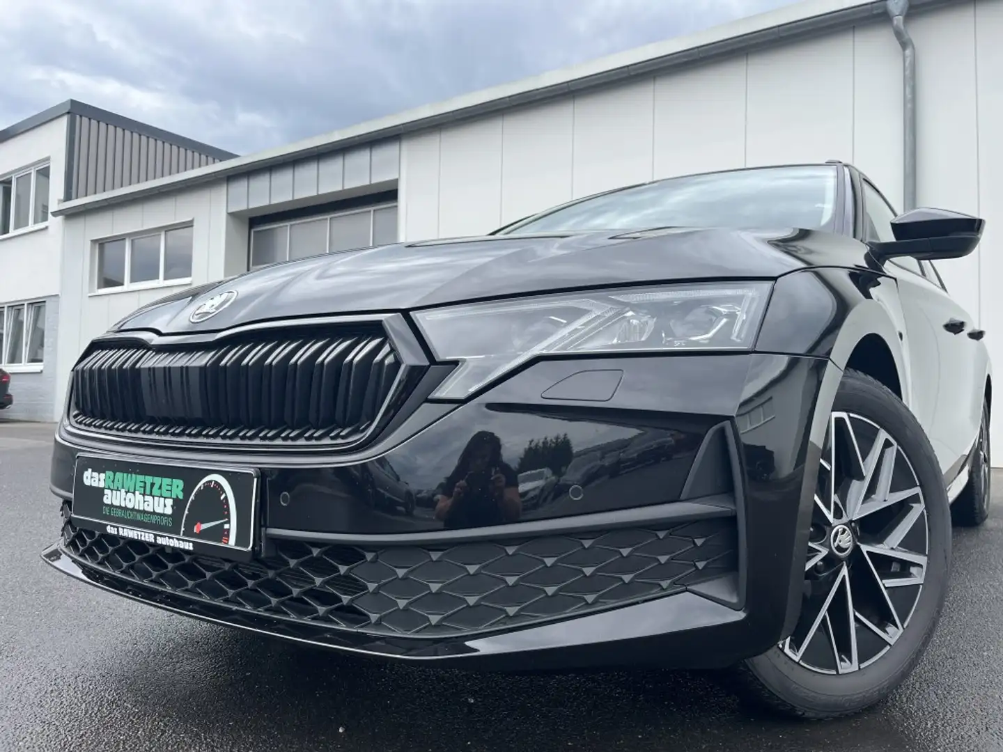 Skoda Octavia Combi 1.5 TSI Selection Blackline 177€ m. 20% An Schwarz - 1