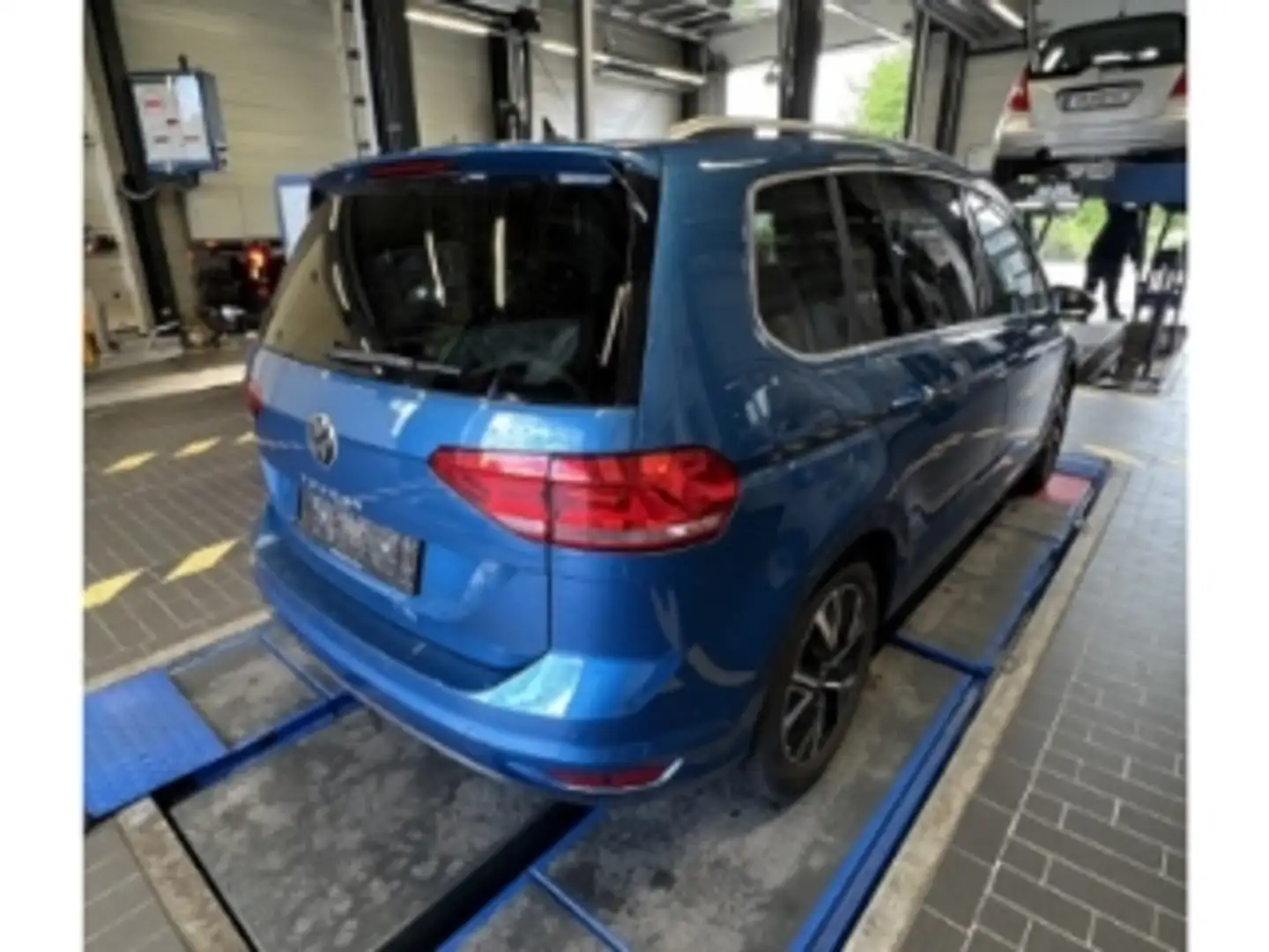 Volkswagen Touran Highline 2.0 TDI DSG 7-Sitz/AHK/Nav/Kam/ACC/Assist Blau - 2