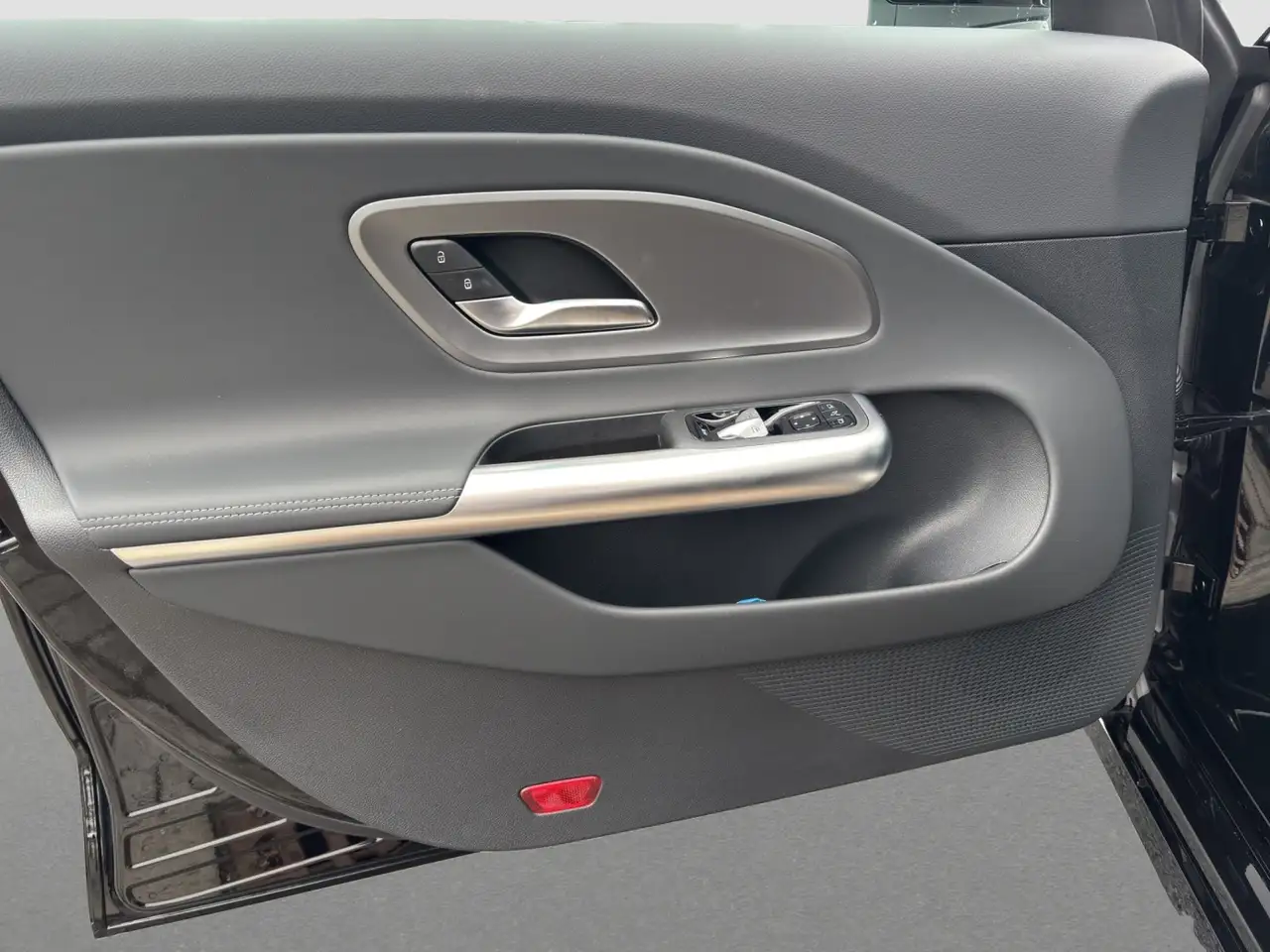 Mercedes-Benz CLA 180 Panodach*KeyGo*Lenkradheiz.*LED 18