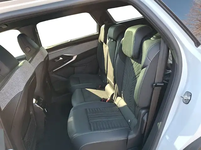 Peugeot 5008 PHEV 195 e-DCS7 Aut. Ansicht 13