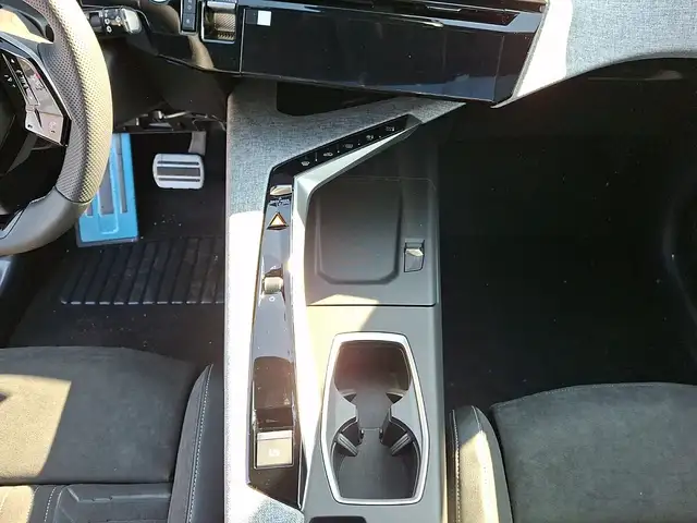 Peugeot 5008 PHEV 195 e-DCS7 Aut. Ansicht 11