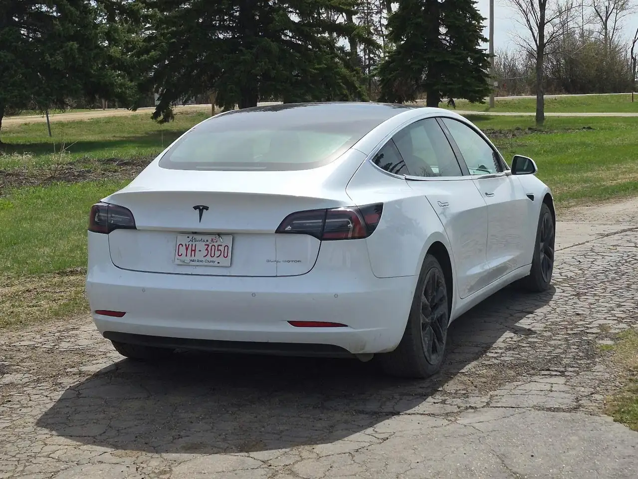 Tesla Model 3 photo Tesla Model 3